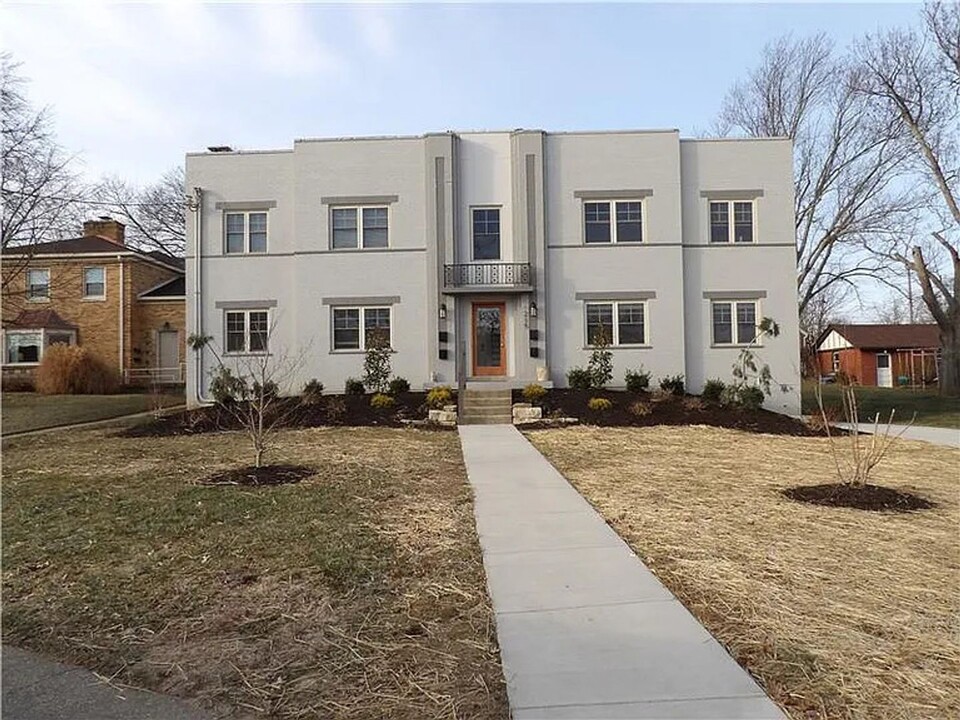 215 S Ft Thomas Ave in Fort Thomas, KY - Building Photo