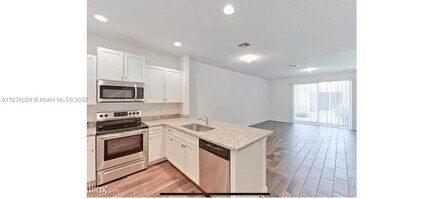 358 SE 1st Dr in Deerfield Beach, FL - Building Photo - Building Photo