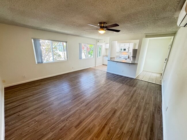 145 East 18th in Costa Mesa, CA - Foto de edificio - Building Photo