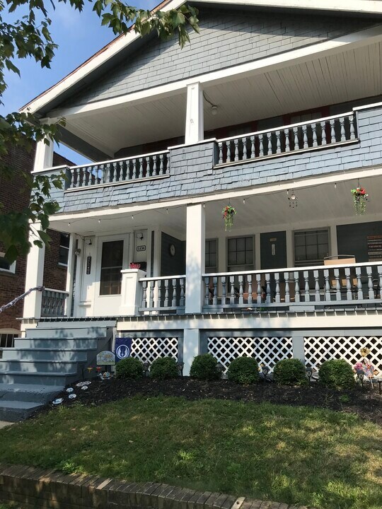 1136 Cook Ave, Unit UP in Lakewood, OH - Building Photo