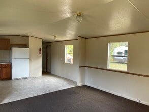 1609 S W 2nd Dr in Chiefland, FL - Building Photo - Building Photo