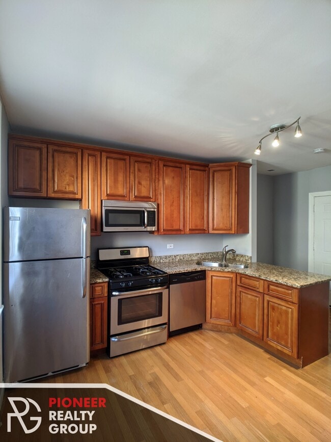 5037 N Harding Ave, Unit 3