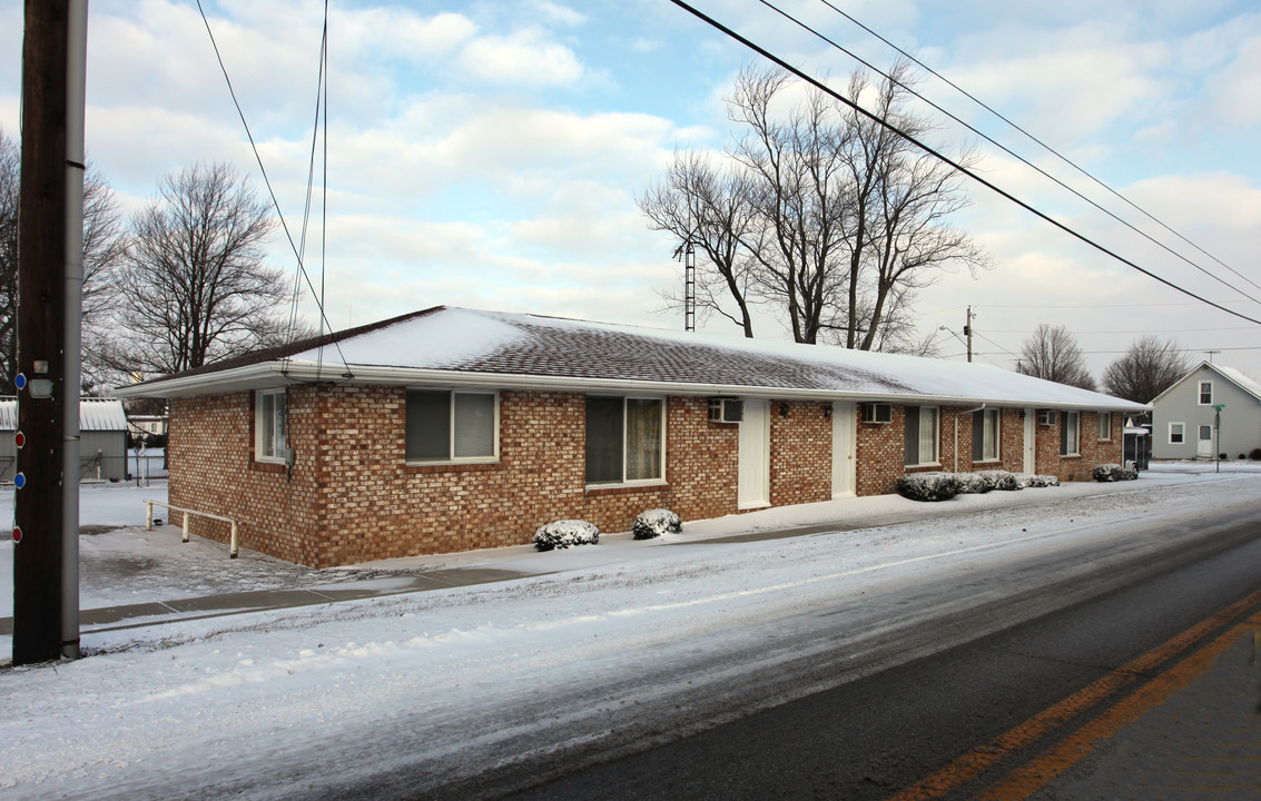 208 S Park Dr in Mc Comb, OH - Building Photo