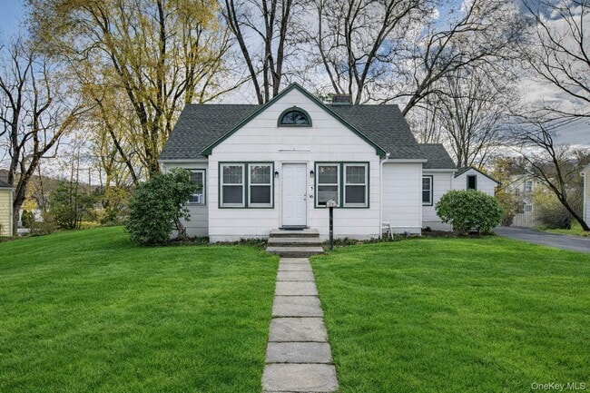 36 Swezey Pl in Monroe, NY - Building Photo - Building Photo