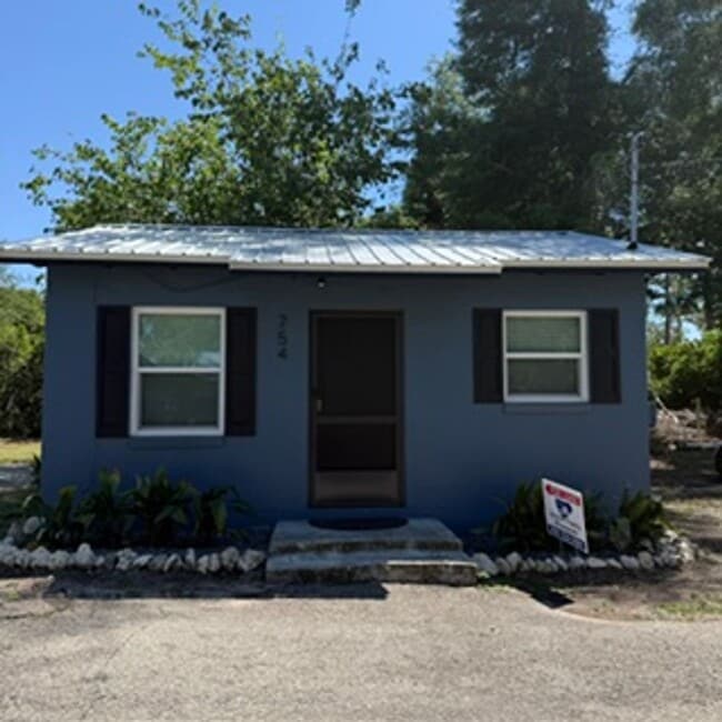 property at 754 Parklawn Ct