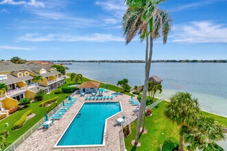 8200 Lakeshore Dr in Hypoluxo, FL - Building Photo - Building Photo