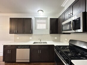 738 N Avers Ave in Chicago, IL - Building Photo - Building Photo