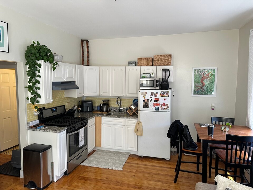 375 Centre St, Unit 1 in Boston, MA - Foto de edificio