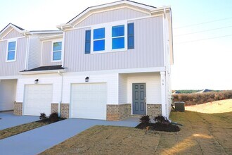 100 Tramore Ln in Fountain Inn, SC - Building Photo - Building Photo