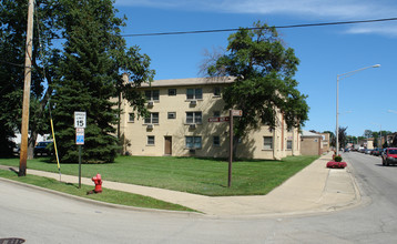 8670-8674 W Grand Ave in River Grove, IL - Foto de edificio - Building Photo