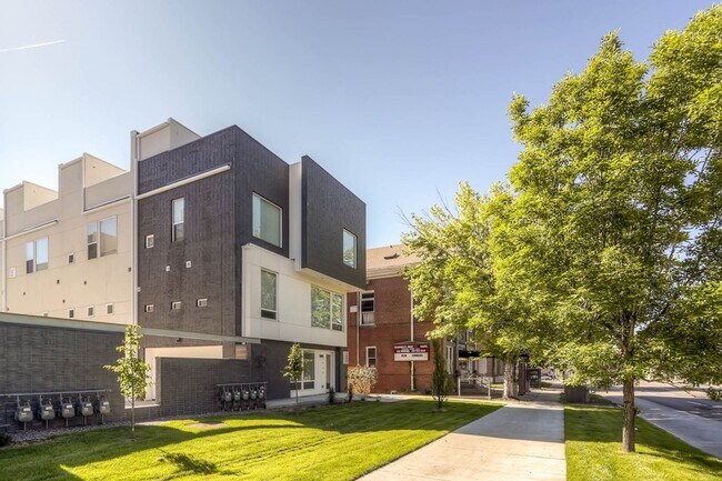 3244 Federal Blvd in Denver, CO - Building Photo - Building Photo