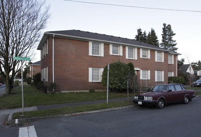 Campus Court Apartments in Vancouver, WA - Foto de edificio - Building Photo