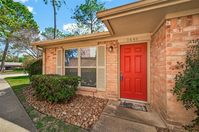 8801 Hammerly Blvd in Houston, TX - Building Photo - Building Photo