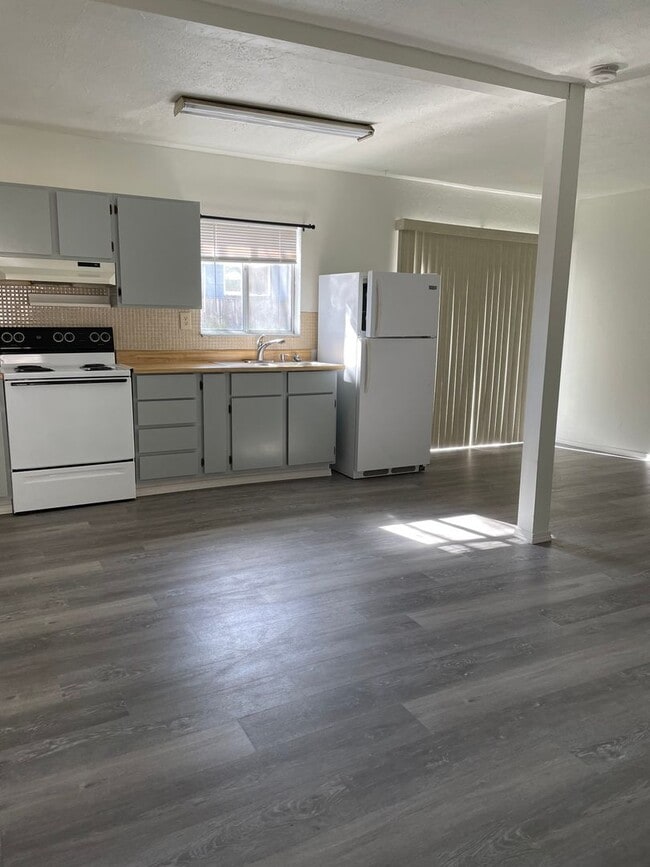 property at 543 S Ivy St
