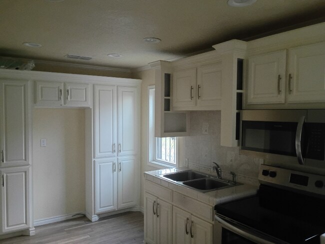 3111 Strong Ave in Fort Worth, TX - Foto de edificio - Building Photo