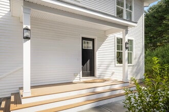50 S County Trl, Unit 48A in North Kingstown, RI - Foto de edificio - Building Photo