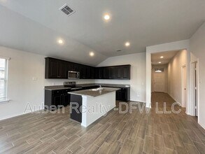 5752 Brookville Dr in Fort Worth, TX - Foto de edificio - Building Photo