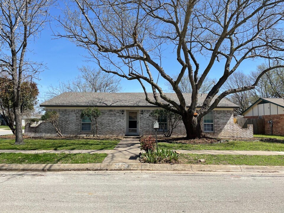 5520 Finian Ln in North Richland Hills, TX - Building Photo