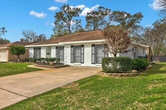 108 Sparrow Way in Beaumont, TX - Building Photo - Building Photo