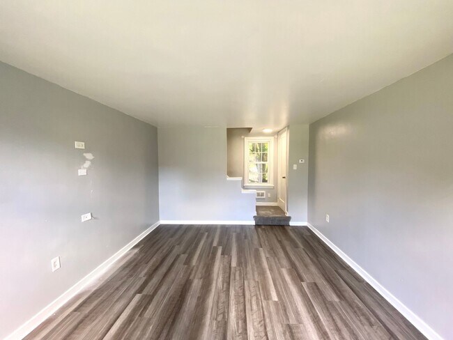 160 Collins Dr in Pittsburgh, PA - Building Photo - Building Photo