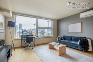 708 6th Ave N in Seattle, WA - Building Photo