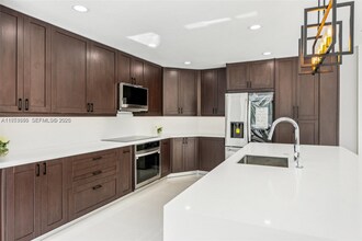 20160 NW 9th Dr in Pembroke Pines, FL - Building Photo - Building Photo