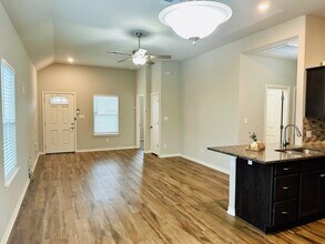 1512 Dansby St in Bryan, TX - Building Photo - Building Photo