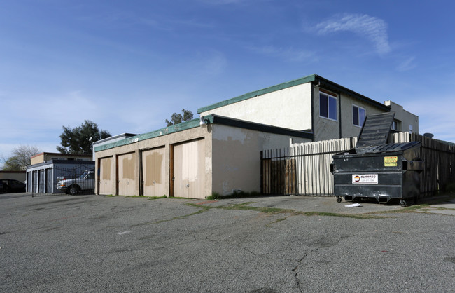 Rialto Plaza in Rialto, CA - Foto de edificio - Building Photo