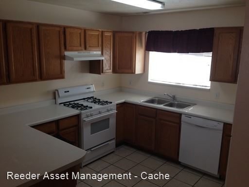 12 Fairway Ln in Logan, UT - Foto de edificio - Building Photo