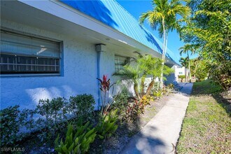 1331 Chesapeake Ave in Naples, FL - Foto de edificio - Building Photo
