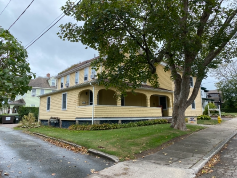 16 Mathewson St in Narragansett, RI - Building Photo