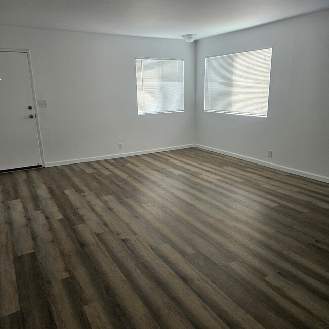 5916 Stockdale Hwy in Bakersfield, CA - Building Photo - Building Photo