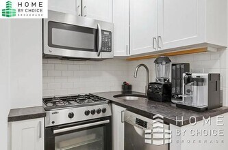 10 5th Ave in New York, NY - Building Photo - Building Photo