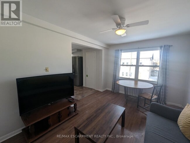 63 Pelham Rd in St Catharines, ON - Building Photo - Building Photo