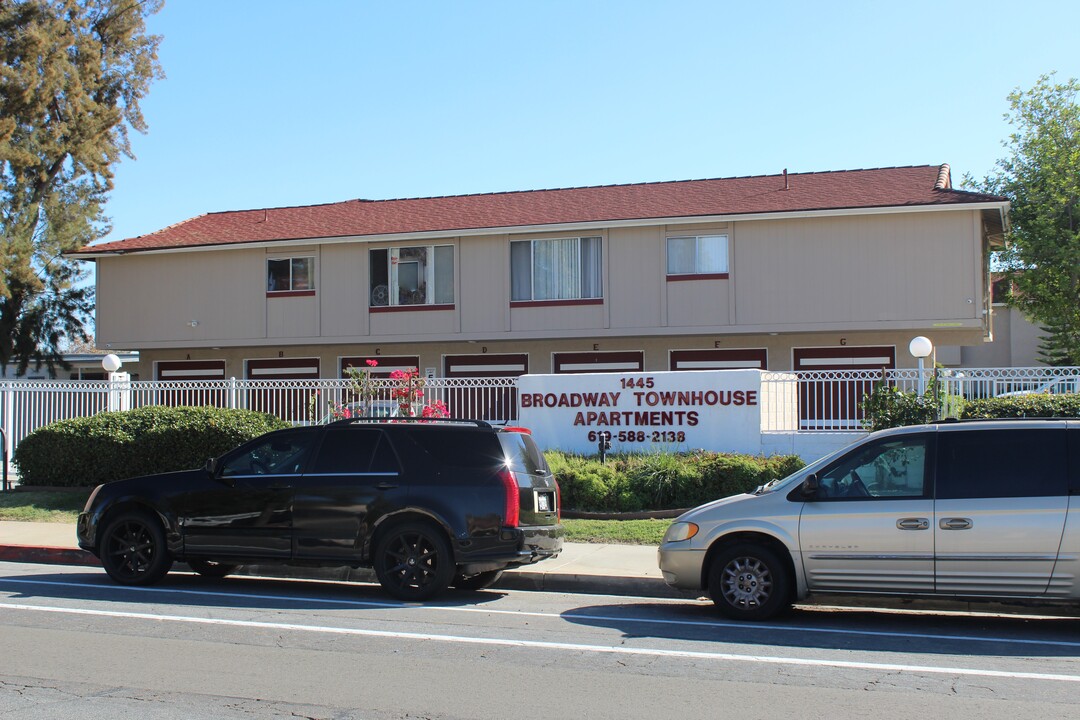 Broadway Townhouse Apartments in El Cajon, CA - Building Photo