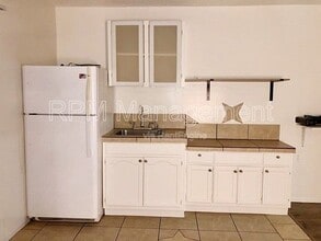 17433 Vanowen St in Los Angeles, CA - Building Photo - Building Photo