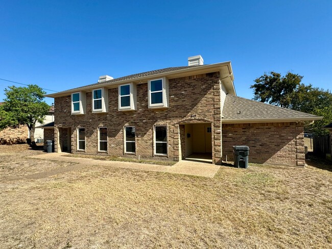 917 Briar Dr in Waco, TX - Foto de edificio - Building Photo