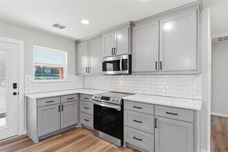 205 Lacewell St in Jacksboro, TX - Building Photo - Building Photo