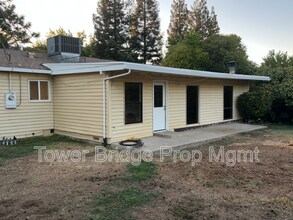 8513 Fairmont Wy in Fair Oaks, CA - Building Photo - Building Photo