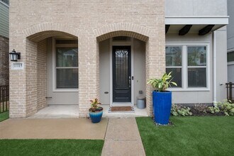 1115 Manacor Ln in Dallas, TX - Foto de edificio - Building Photo