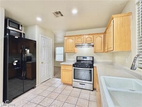8632 Shady Pines Dr in Las Vegas, NV - Building Photo - Building Photo
