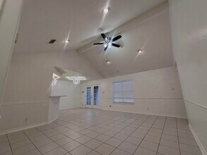 1014 Sapphire St in Laredo, TX - Building Photo - Building Photo