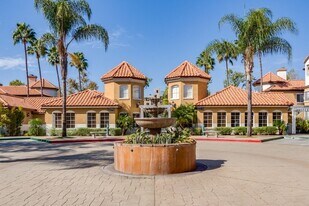 2250 Camino De La Reina in San Diego, CA - Building Photo