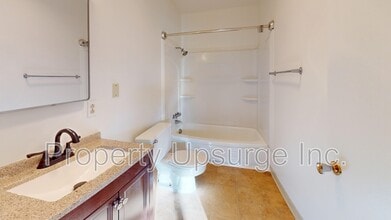 1553 Riverside Dr in Redding, CA - Building Photo - Building Photo