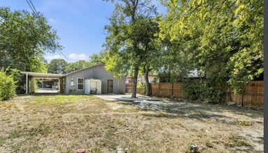 3823 West Houston Street in San Antonio, TX - Building Photo - Building Photo