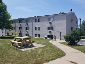River Hills Apartments #2 in Des Moines, IA - Foto de edificio - Building Photo