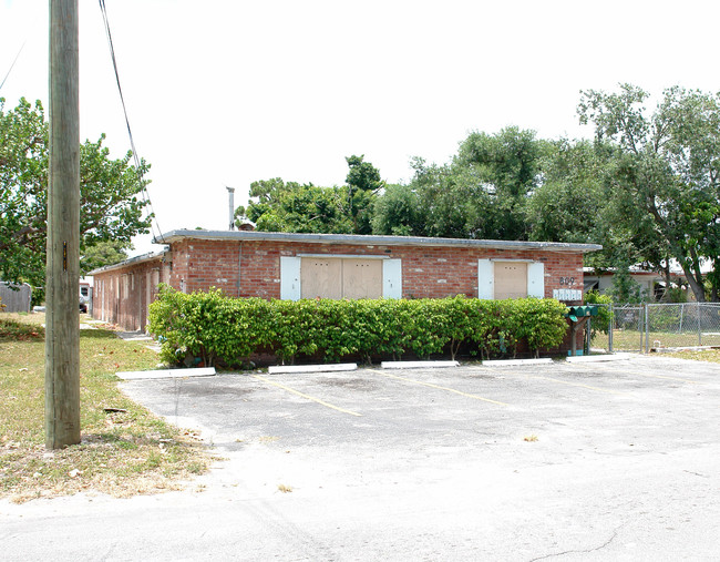 809 NW 15th Ave in Fort Lauderdale, FL - Building Photo - Building Photo