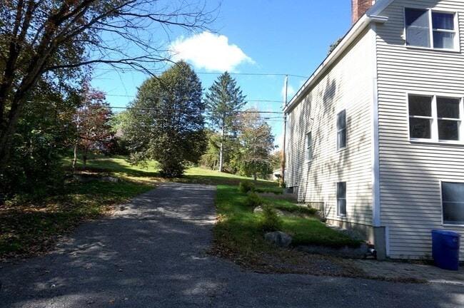 90 Groton St in Pepperell, MA - Building Photo - Building Photo