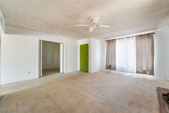 2102 E Russell Rd in Las Vegas, NV - Building Photo - Building Photo