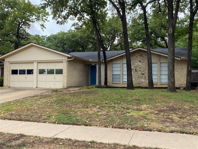 5400 Holly Trail in Arlington, TX - Building Photo